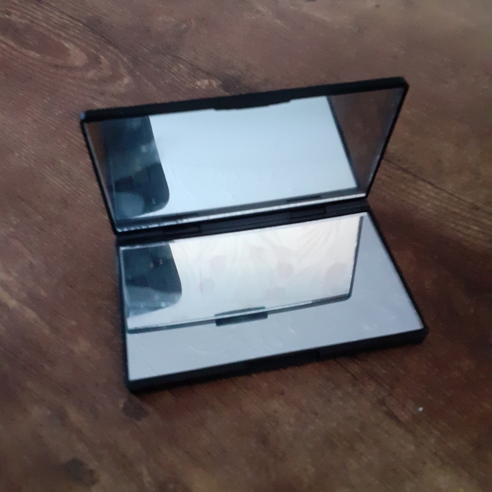 Sephora compact mirror - Picture 3 of 3